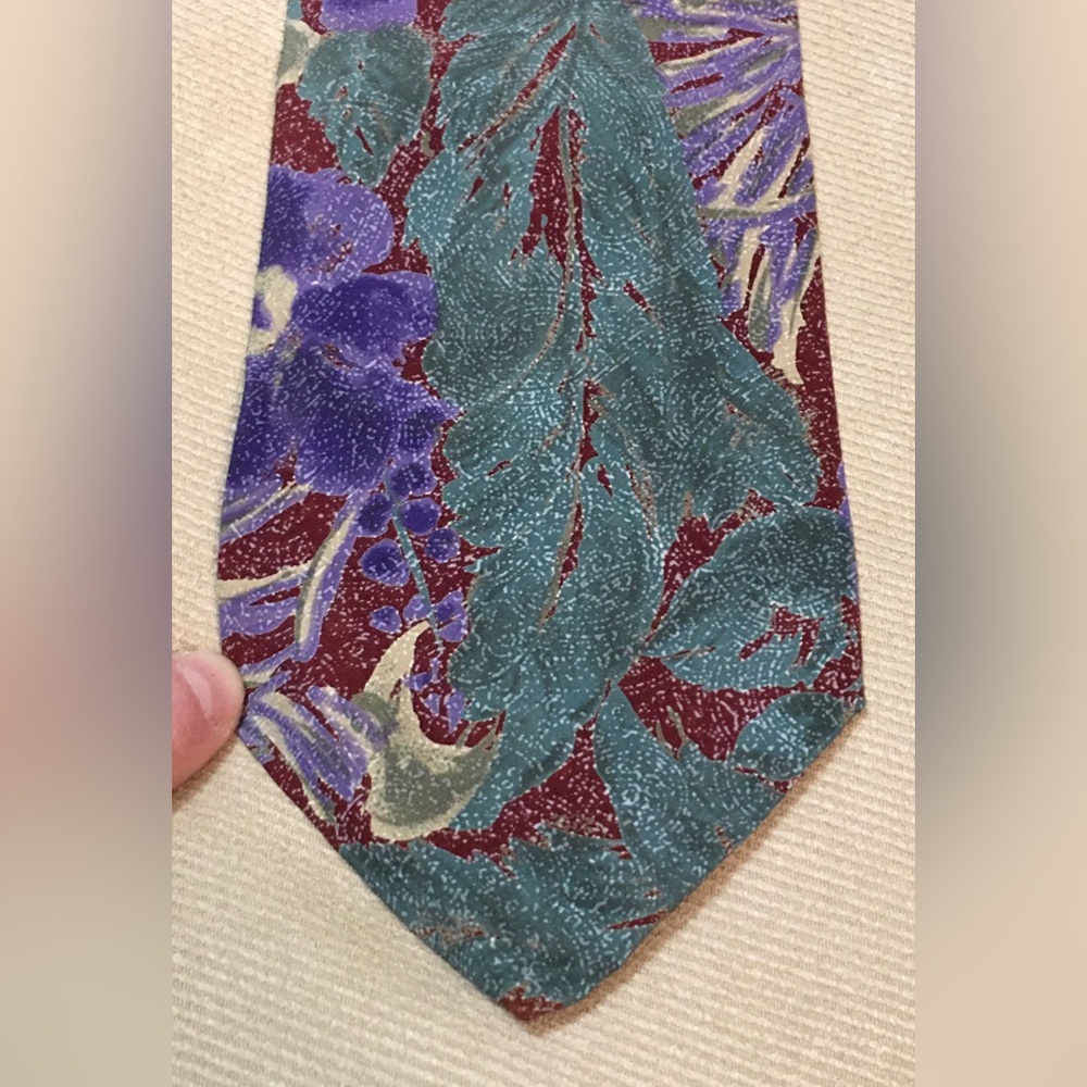 Vtg Unique Colorful Floral Design GEOFFREY BEENE Silk Neck Tie. Made in Italy.